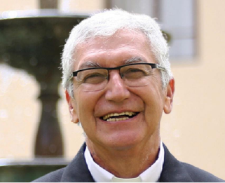 PUCP: Carlos Castillo guía la fe crítica desde las aulas y la Catedral de Lima