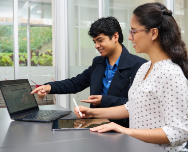 Formación Académica PUCP en Economía