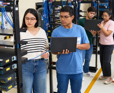 Formación Académica PUCP en Ingeniería de las Telecomunicaciones