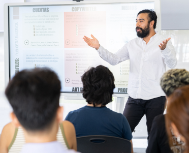 Formación Académica PUCP en Publicidad
